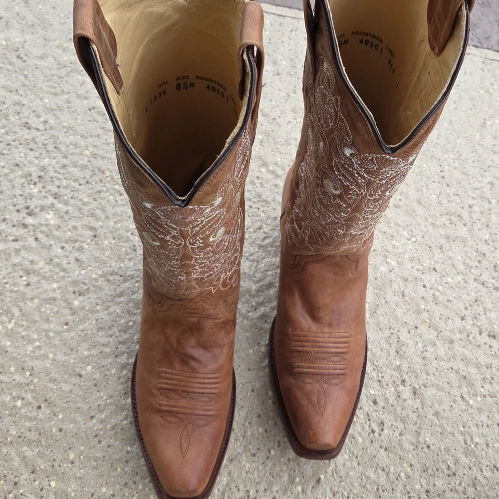 Corral Embroidered Cowboy Boots - Picture 2 of 8